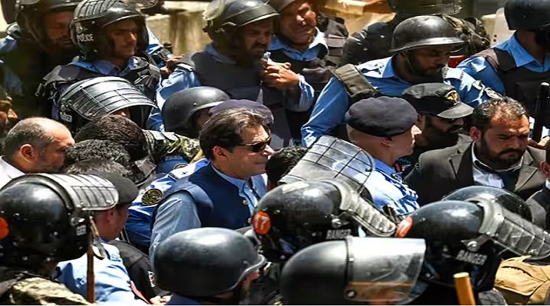 पाकिस्तान: गिरफ्तारी आसन्न, पुलिस ने मेरे घर को घेर लिया है, इमरान खान कहते हैं