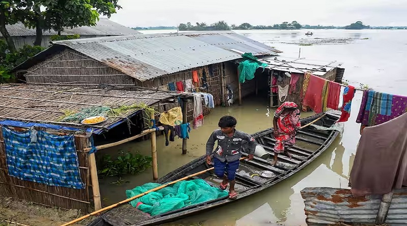 असम बाढ़: अत्यधिक भारी वर्षा की भविष्यवाणी, नौ जिलों में 35,000 से अधिक प्रभावित। शीर्ष अंक
