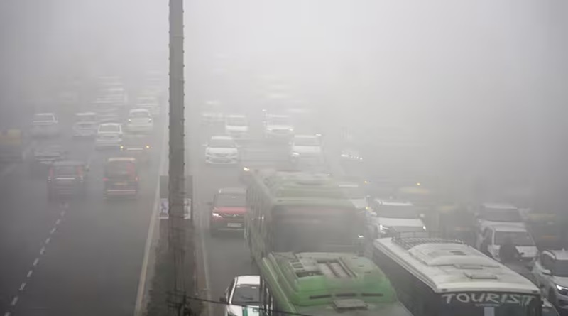दिल्ली का मौसम: कोहरे के कारण दृश्यता बाधित होने से उड़ानों में देरी, राजधानी में ठंड की स्थिति बनी हुई है